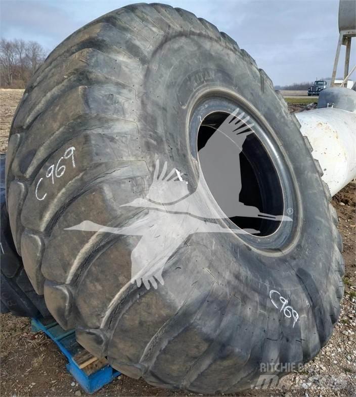 Titan 29.5x25 輪胎、車輪和輪圈