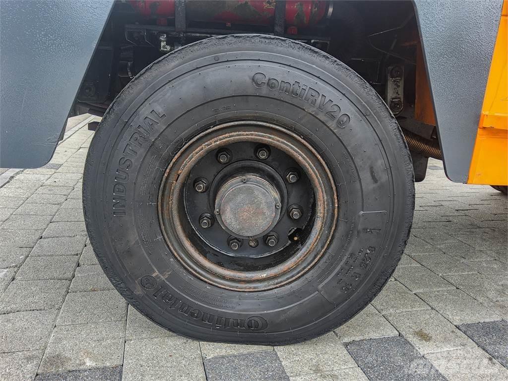 ATA 8500 4x4 牽引車