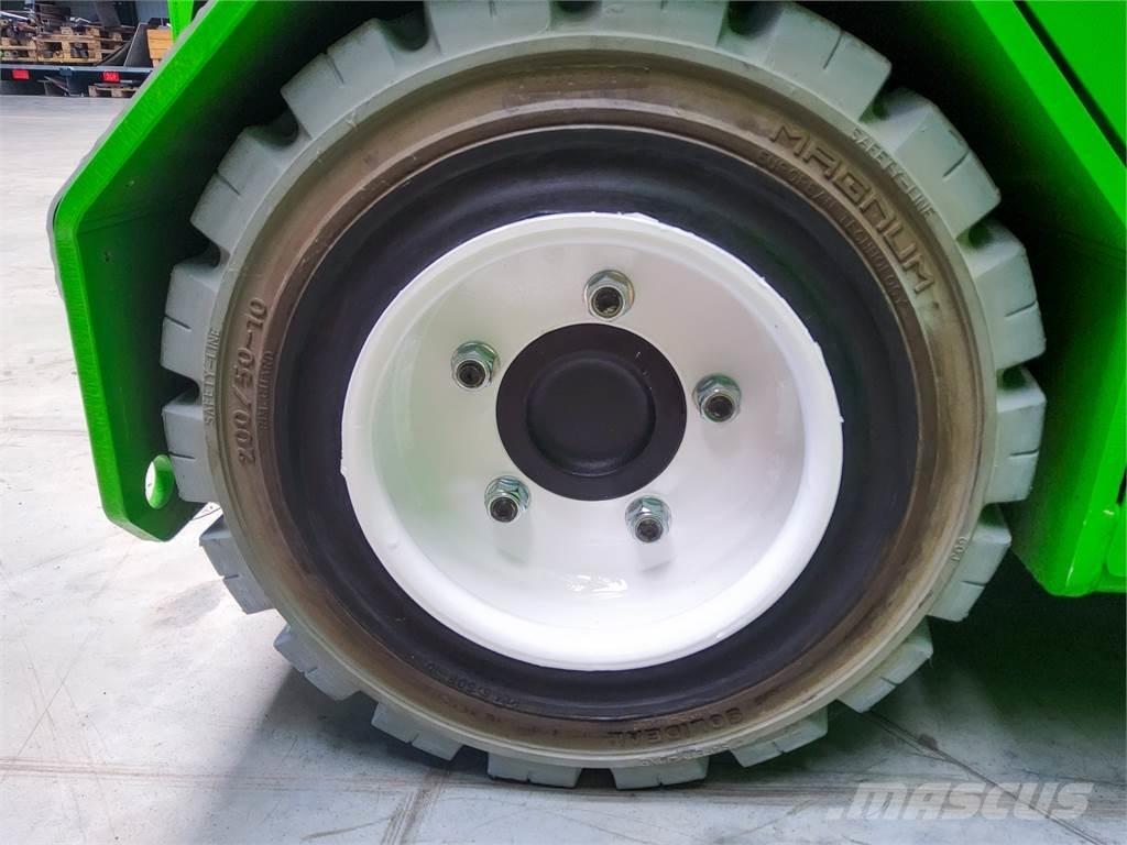 JMG MC 32S 伸縮臂操作車