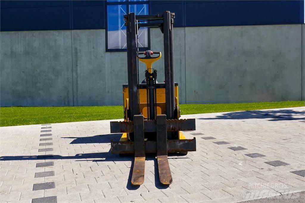 Linde L12 行走控制式堆積機