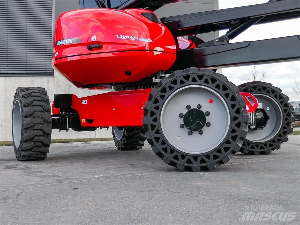 Manitou 200 ATJ 曲臂高空作業車
