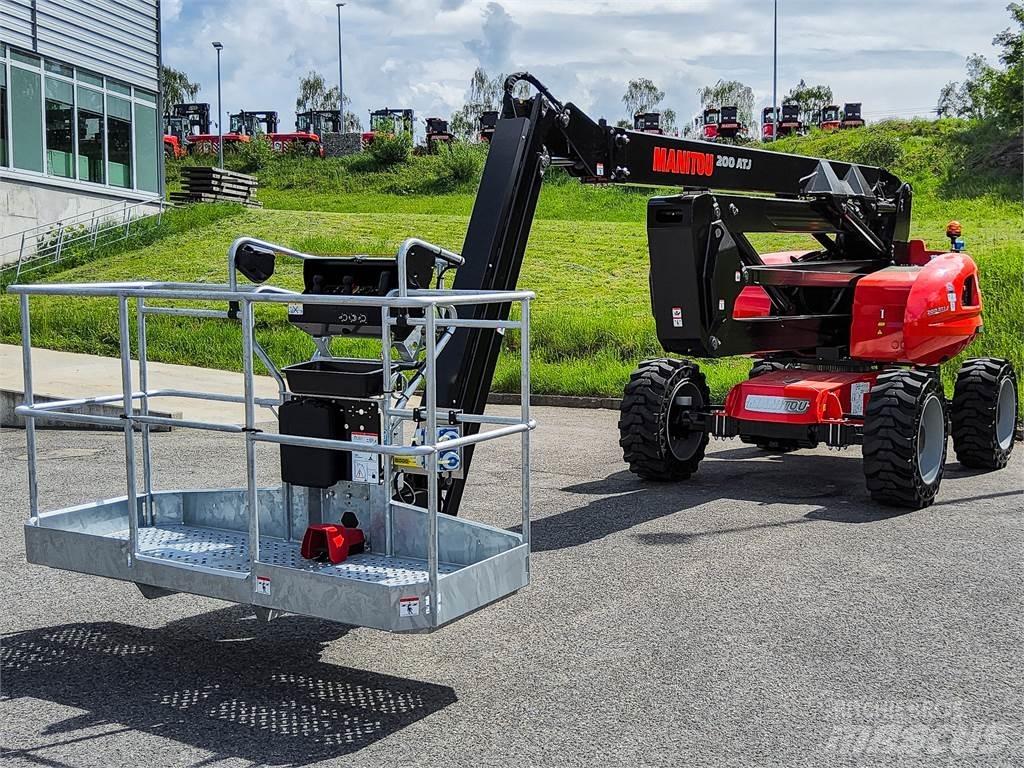 Manitou 200 ATJ 曲臂高空作業車