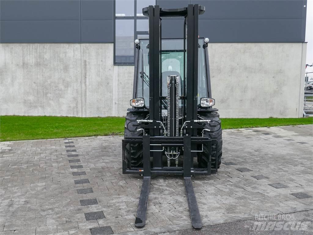Manitou MC 30-4 越野車