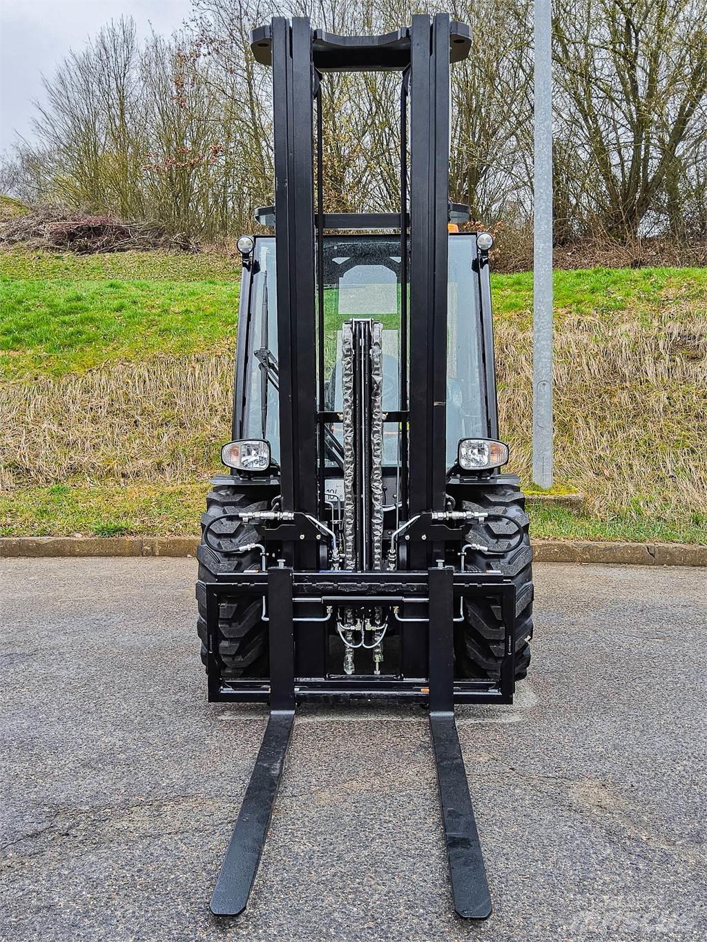 Manitou MC 30-4 越野車