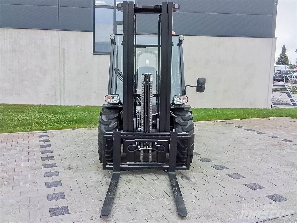 Manitou MC 30-4 越野車