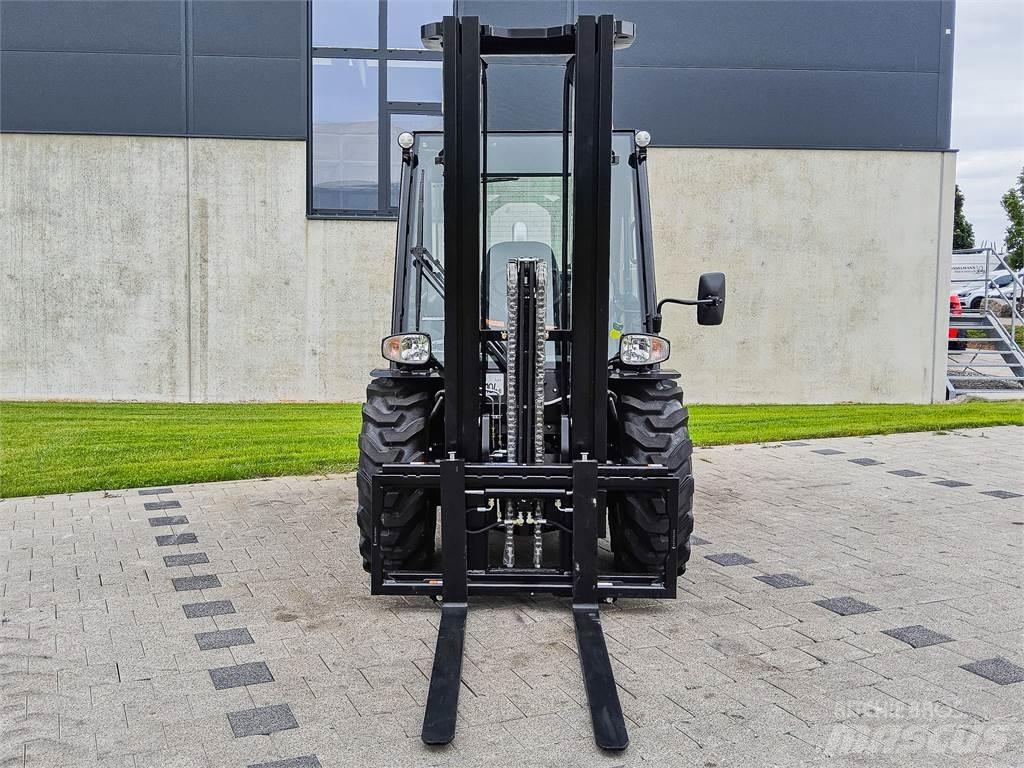 Manitou MC 30-4 越野車
