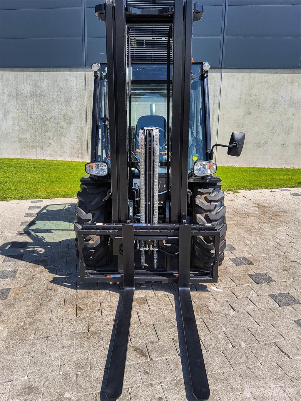 Manitou MC 30-4 越野車