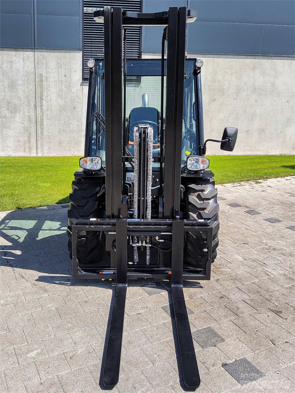 Manitou MC 30-4 越野車