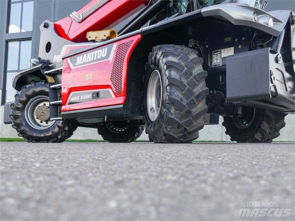 Manitou MRT 2260 伸縮臂操作車