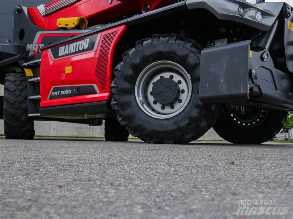 Manitou MRT 3060 伸縮臂操作車