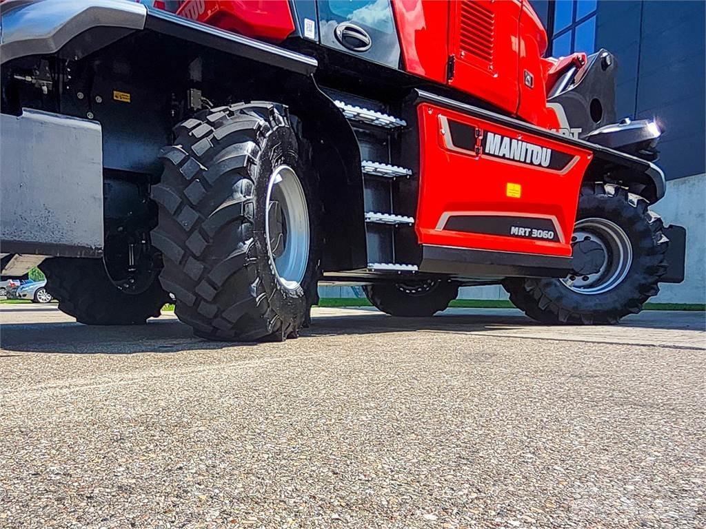 Manitou MRT 3060 伸縮臂操作車