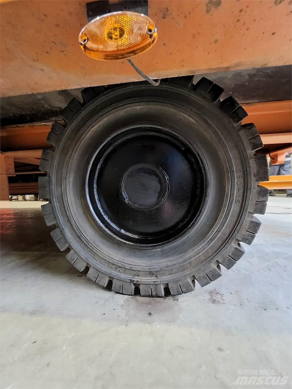 MULTI-TRANS VAL 30 其他拖車
