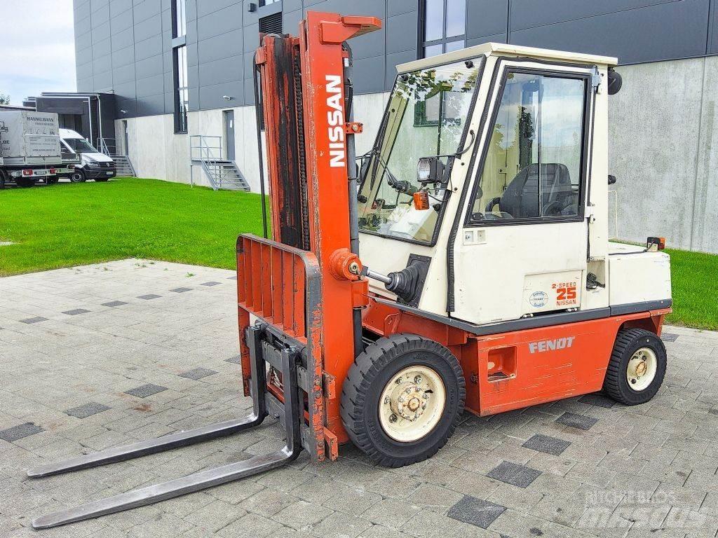Nissan EH02F25U 柴油卡車