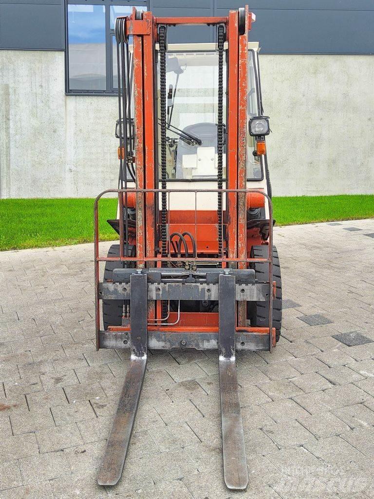 Nissan EH02F25U 柴油卡車