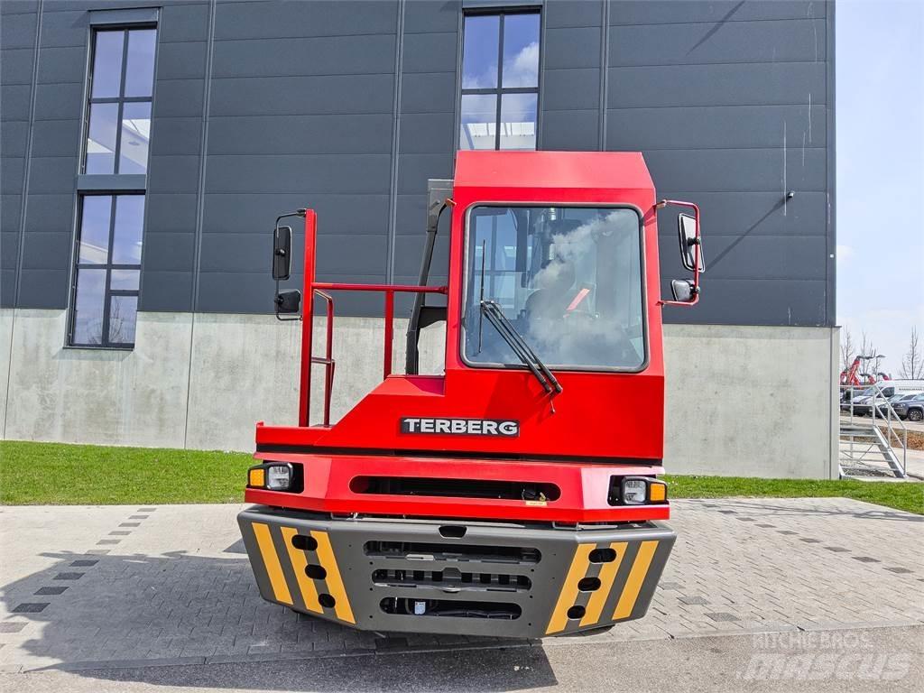 Terberg YT 220 終端式曳引機