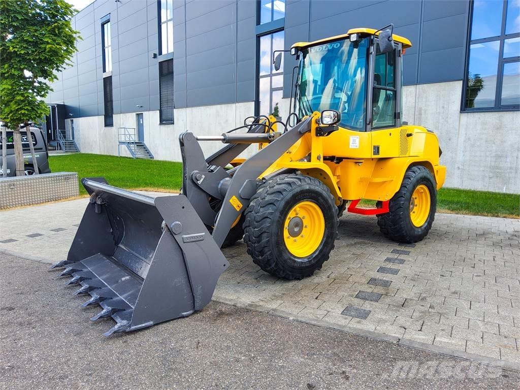 Volvo L 30G 小型挖土機/掘鑿機<7t(小型挖掘機)