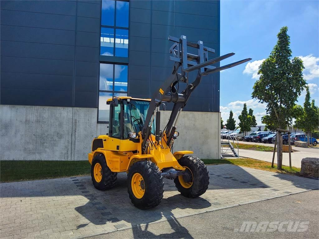 Volvo L 30G 小型挖土機/掘鑿機<7t(小型挖掘機)