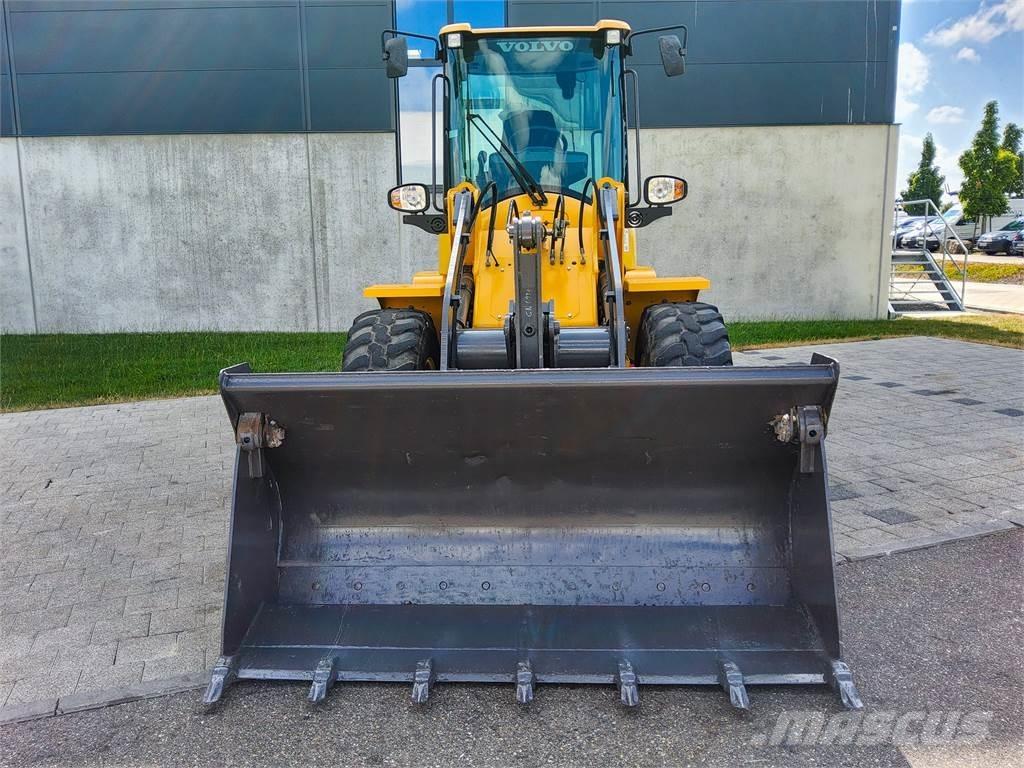 Volvo L 30G 小型挖土機/掘鑿機<7t(小型挖掘機)