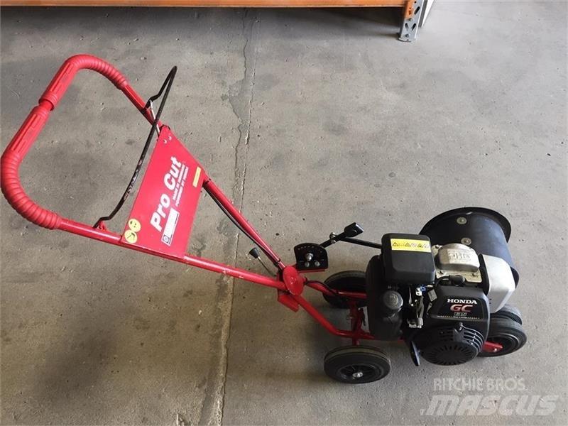  Pro-Cut 長草、修整和環繞割草機