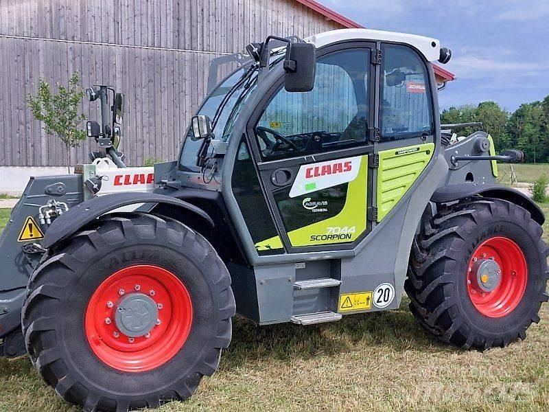 CLAAS Scorpion 7044 伸縮臂操作車