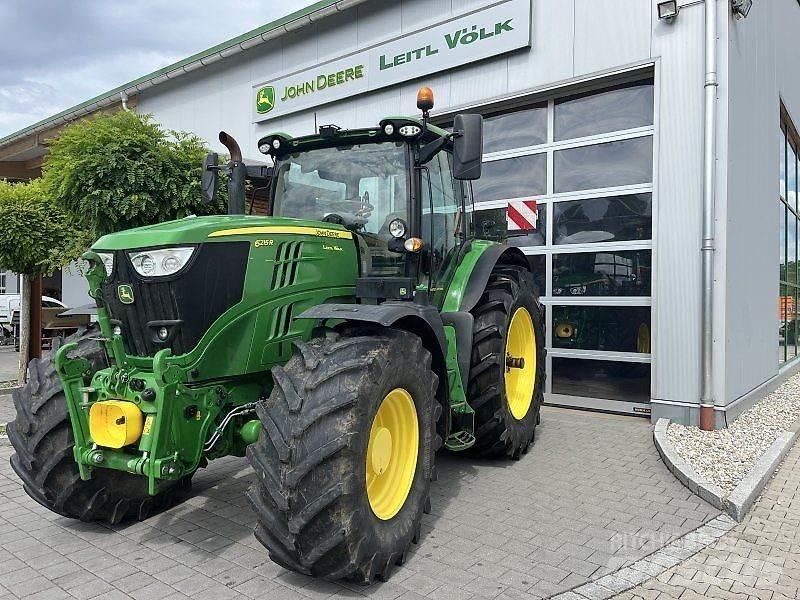 John Deere 6215R 曳引機
