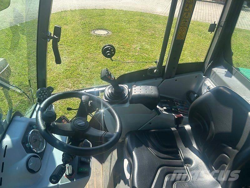 Kramer KL 25.5 T 伸縮臂操作車