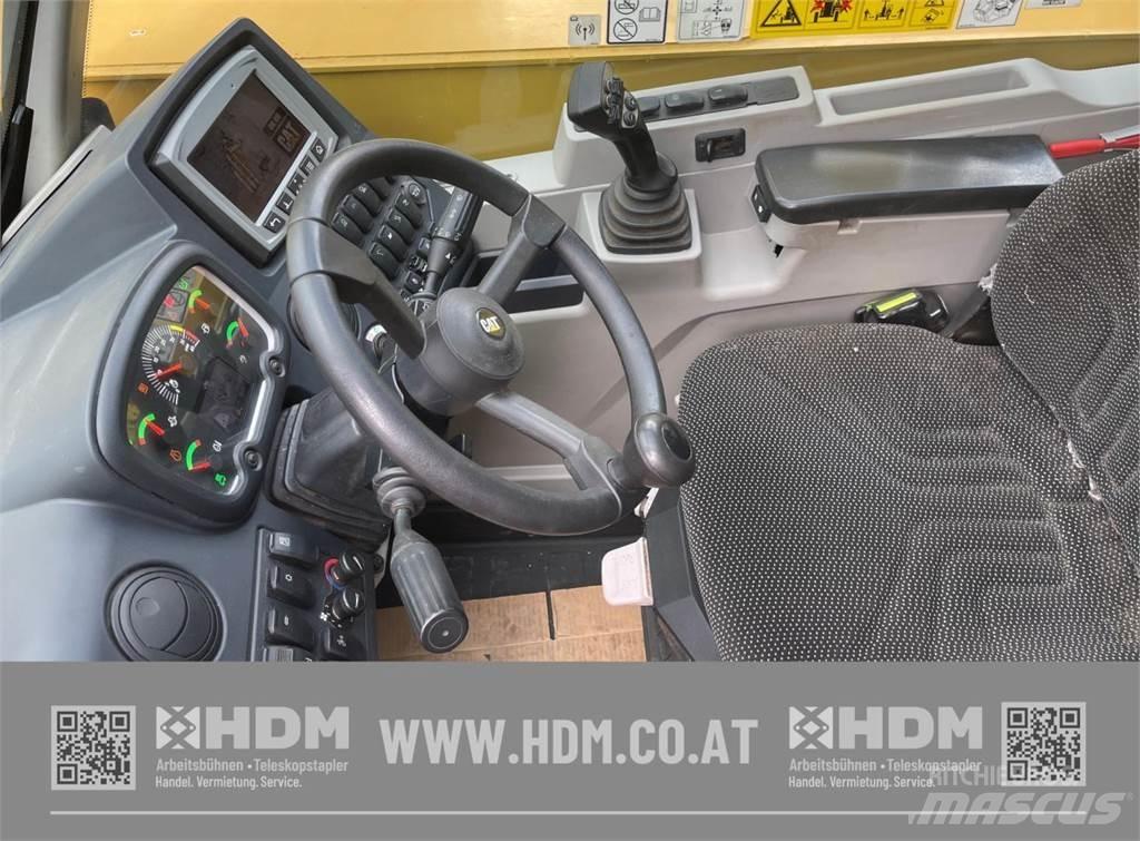 CAT TH408D 伸縮臂操作車