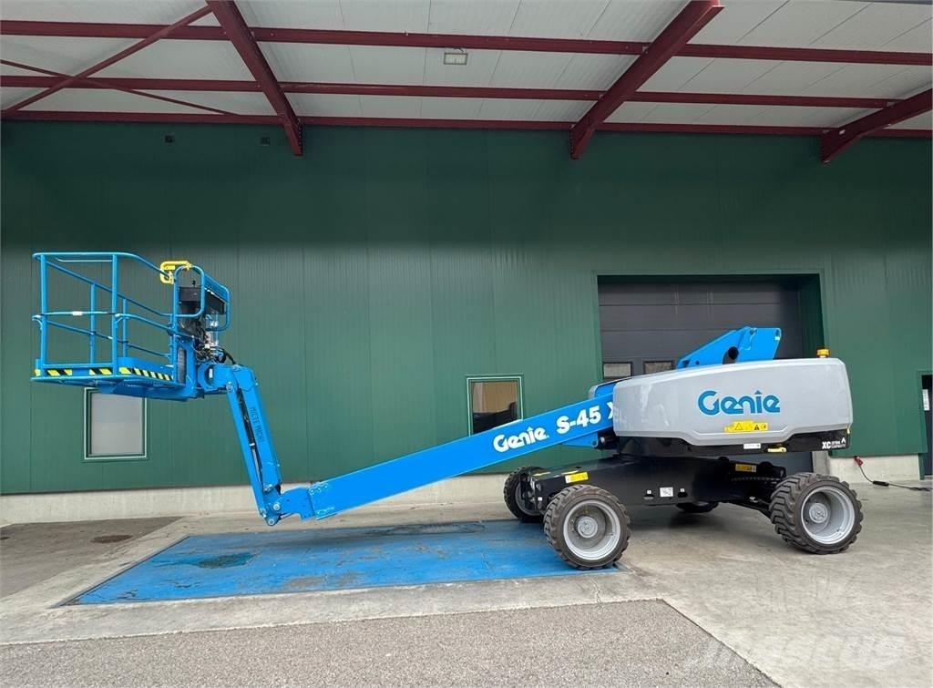 Genie S-45 XC 曲臂高空作業車