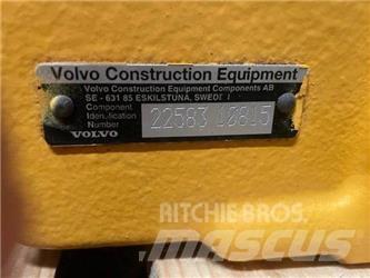Volvo G990 傳動裝置