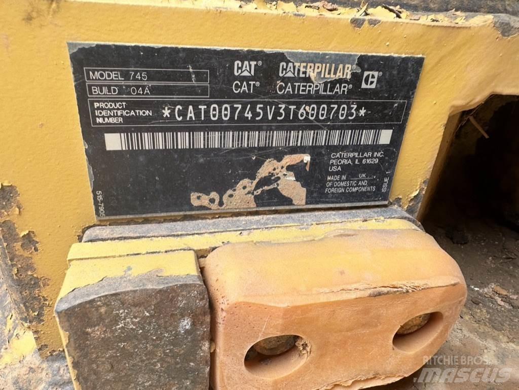 CAT 745 鉸接式起吊車