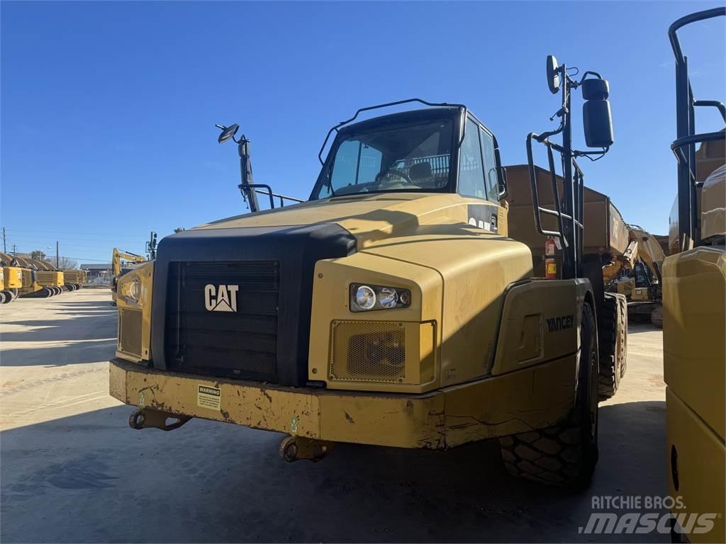 CAT 745 鉸接式起吊車