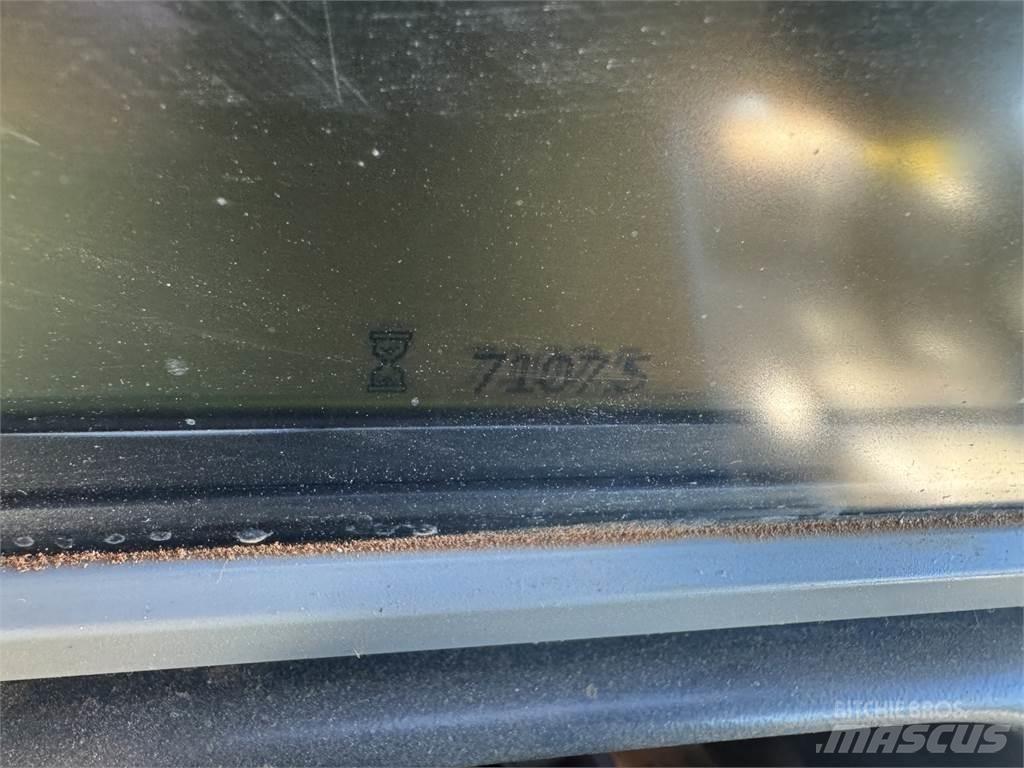 CAT 745 鉸接式起吊車