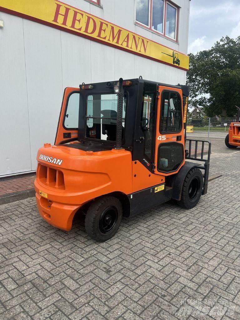 Doosan D45SC-5 柴油卡車