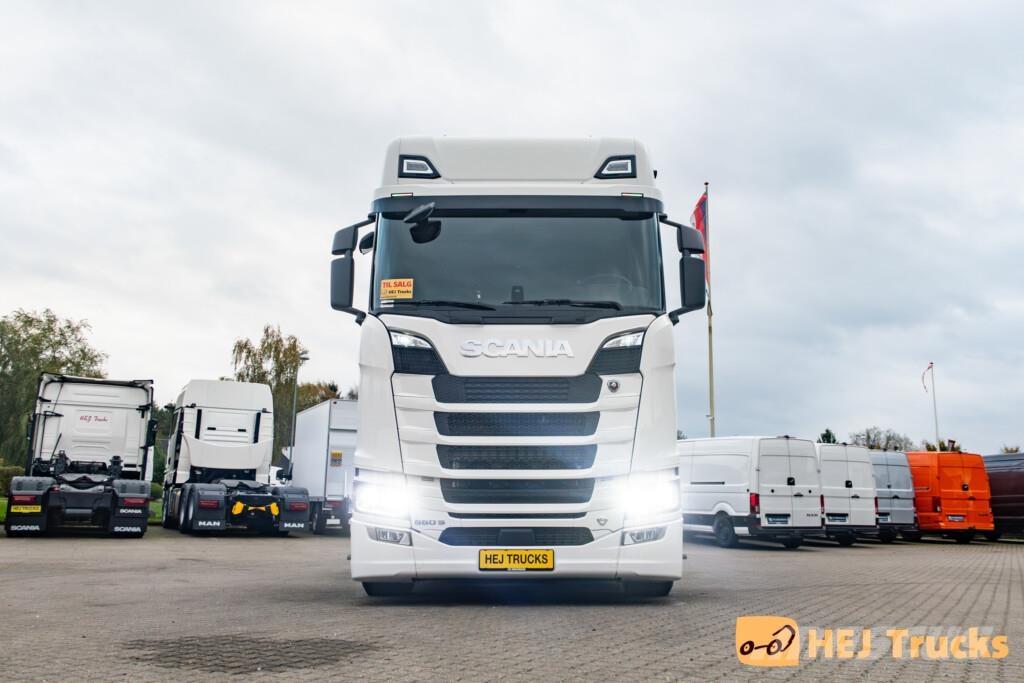 Scania S660 A6x2/4NB 曳引機組件