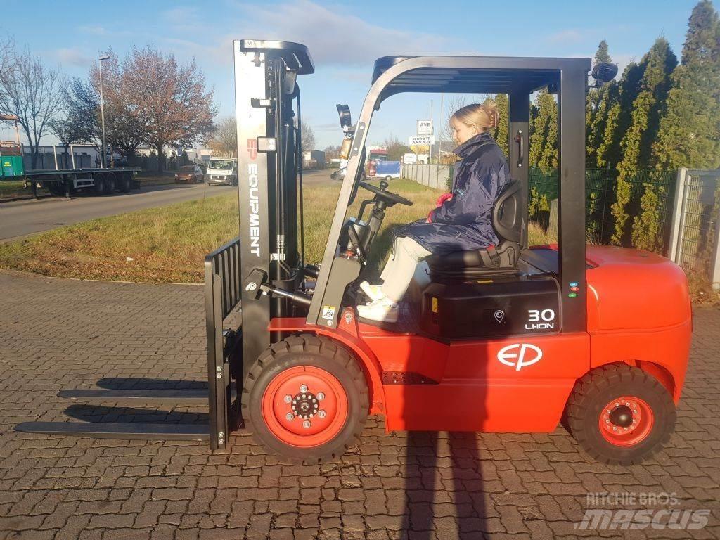 EP EFL302 電動堆高機