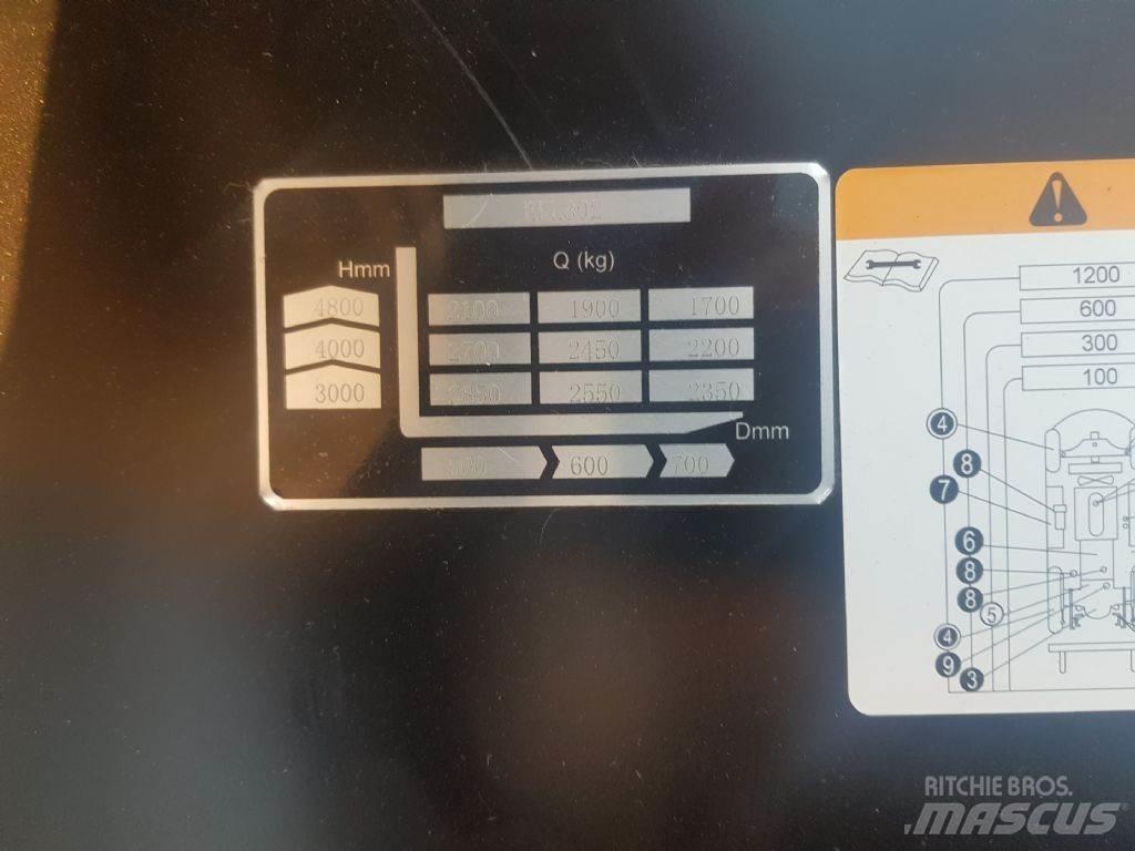 EP EFL302 電動堆高機