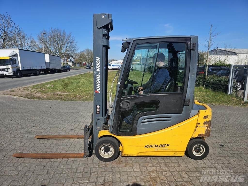 Jungheinrich EFG320 電動堆高機