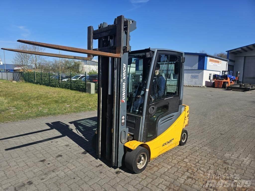 Jungheinrich EFG320 電動堆高機