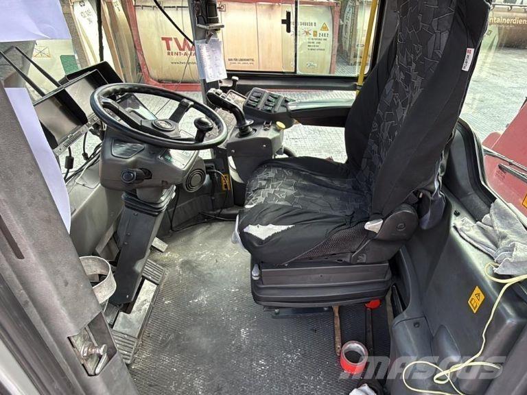 Kalmar DRF400-60C5 前伸型堆積機