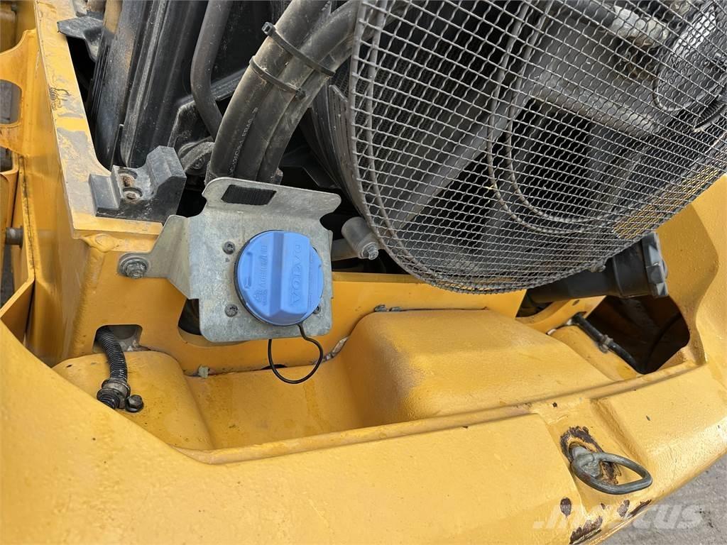 Volvo BM L70H 前端裝載機和挖掘機