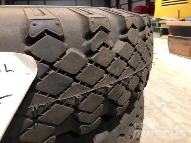  10.00-18 Stomil dæk - 3 stk. 輪胎、車輪和輪圈