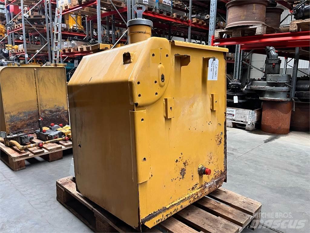 CAT 323D brændstoftank 其他組件