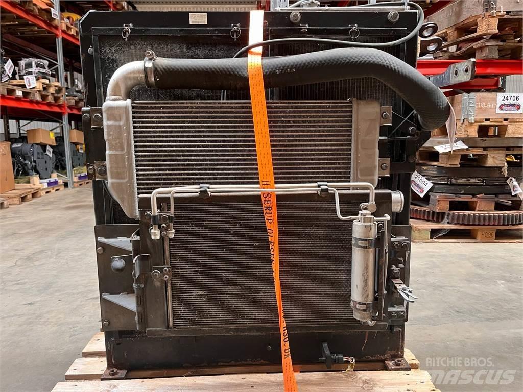 CAT 323D køler 引擎/發動機