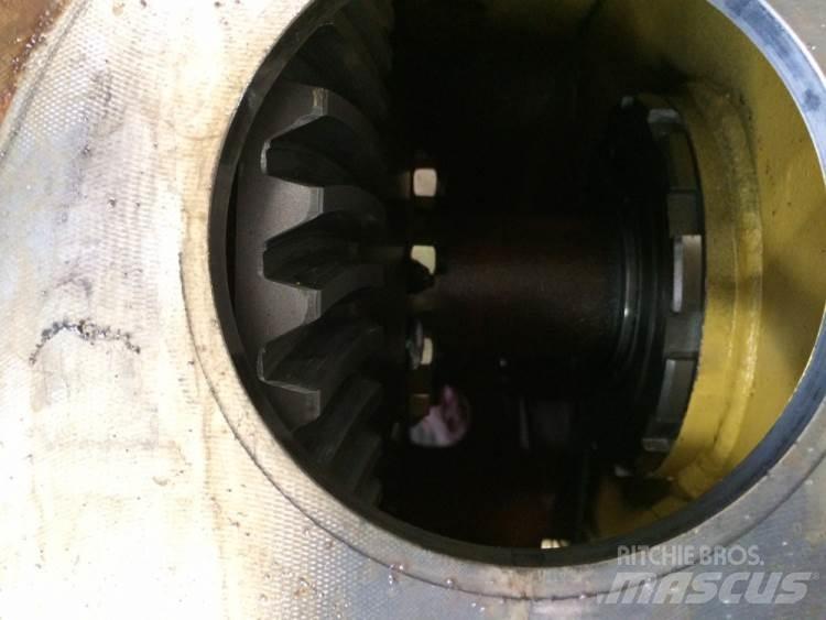 Komatsu D37P-5 Køregear 傳動裝置