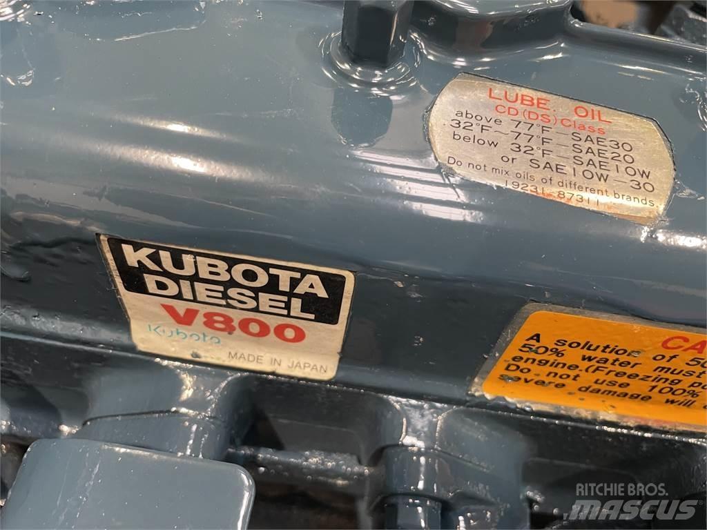 Kubota V800 motor - 4 cyl. 引擎/發動機