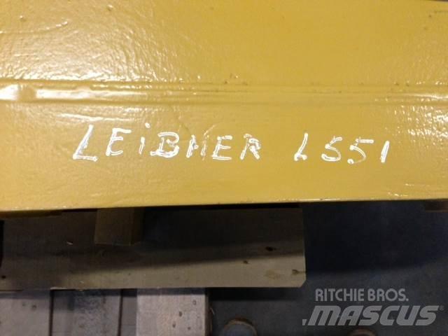 Liebherr L551 Link Arm 其他組件