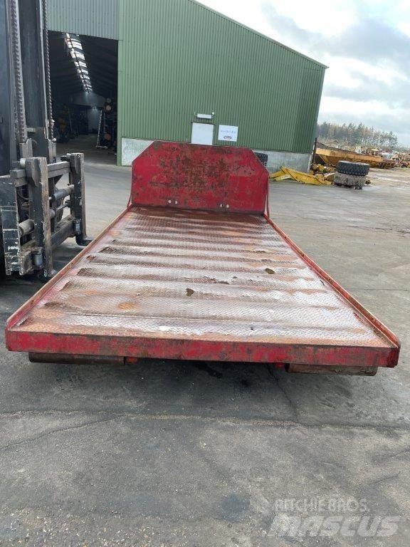  Maskintrailer med wirehejs 地架式半拖車