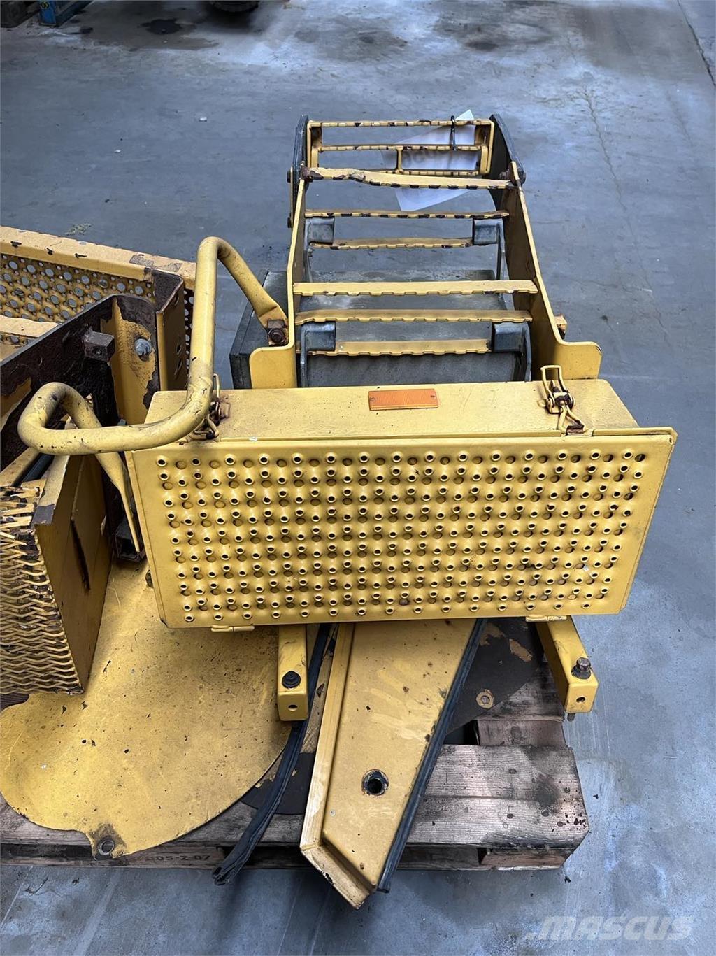  Trappe, Volvo L90E 其他組件
