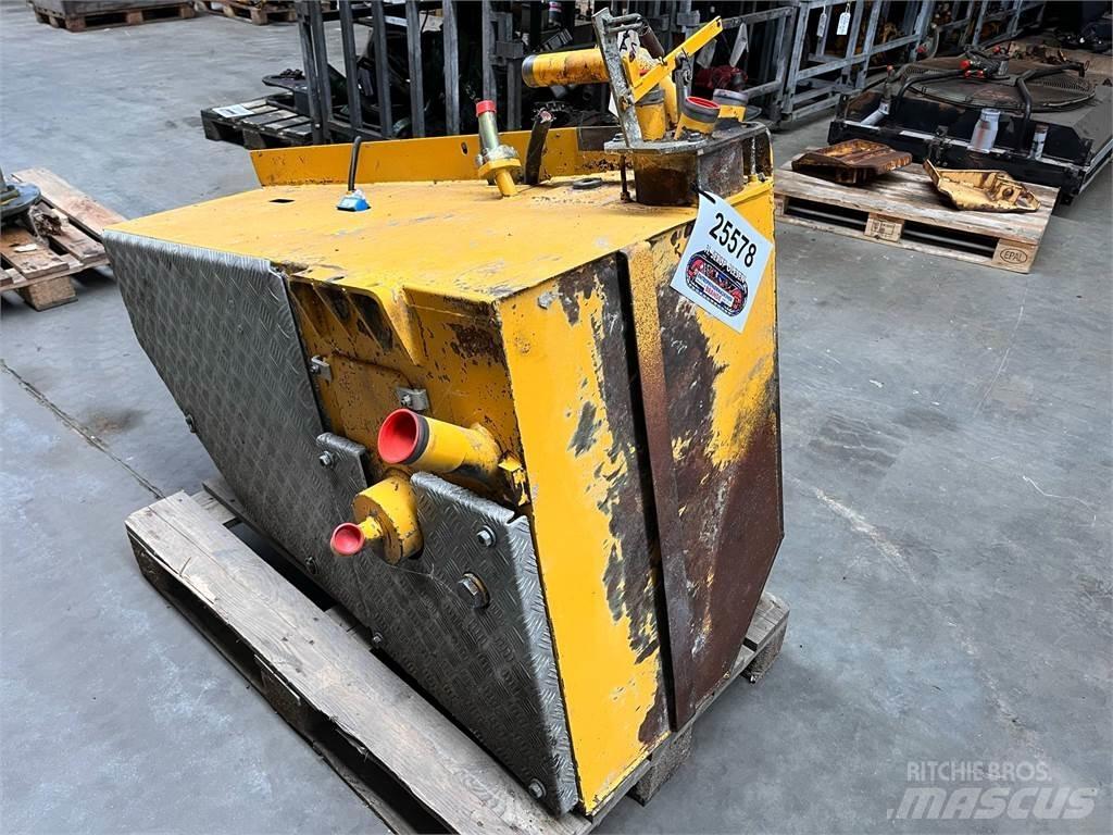 Volvo A35 brændstoftank 引擎/發動機