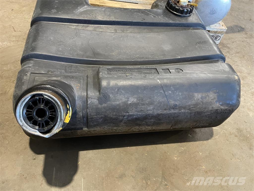 Volvo L70B dieseltank 引擎/發動機